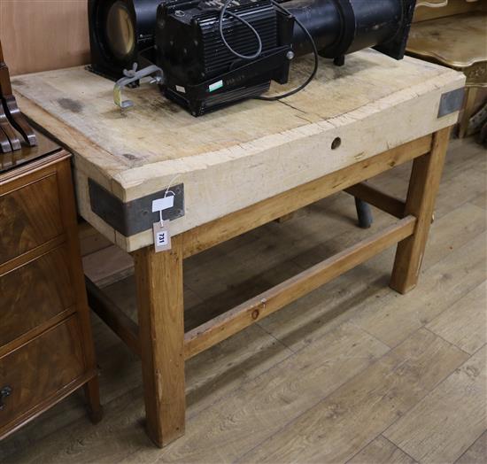 A butchers block W.122cm